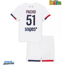 Paris Saint-Germain Willian Pacho #51 Bortedraktsett Barn 2025-26 Kortermet (+ Korte bukser)